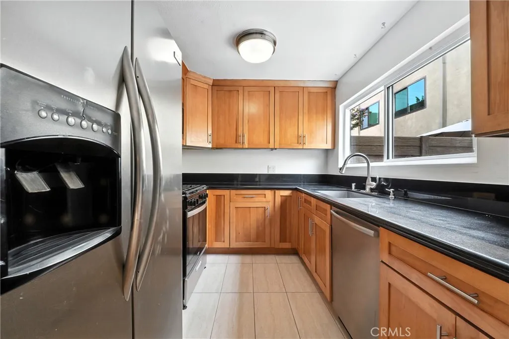 940 E 3rd Street 10, Long Beach, California 90802 home-pic-16