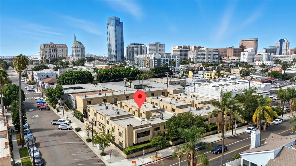 940 E 3rd Street 10, Long Beach, California 90802 home-pic-39