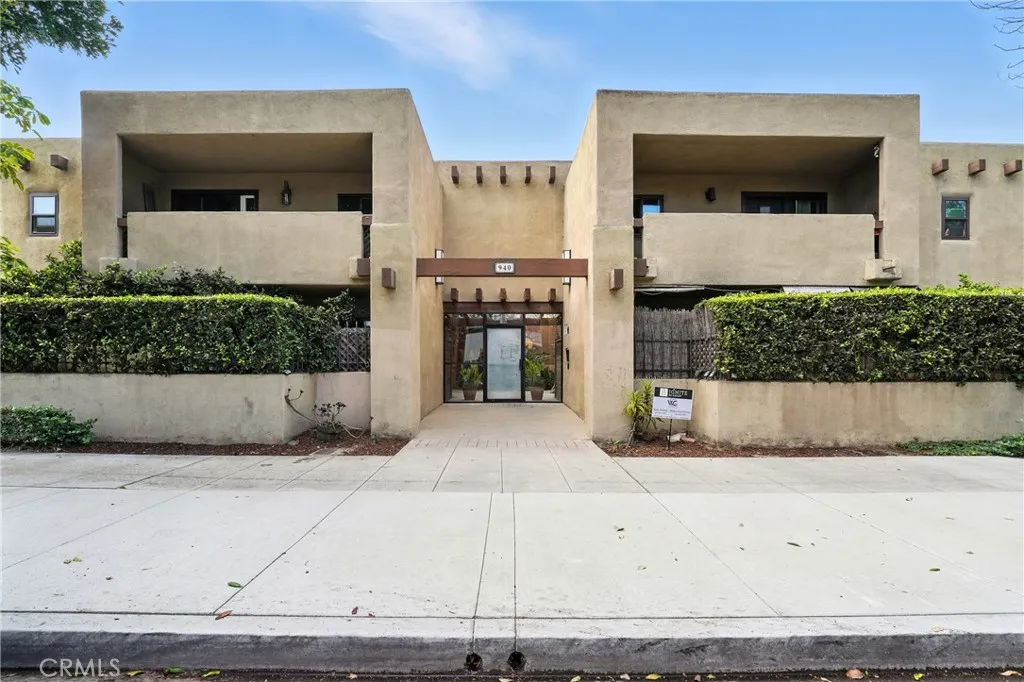 940 E 3rd Street 10, Long Beach, California 90802 home-pic-2