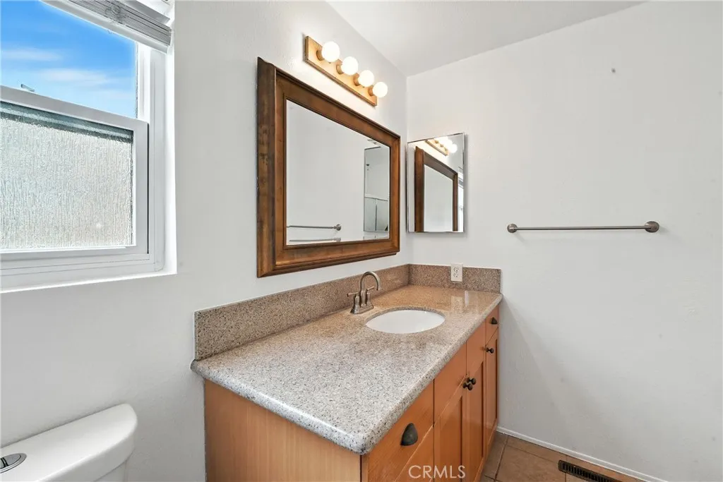 940 E 3rd Street 10, Long Beach, California 90802 home-pic-27