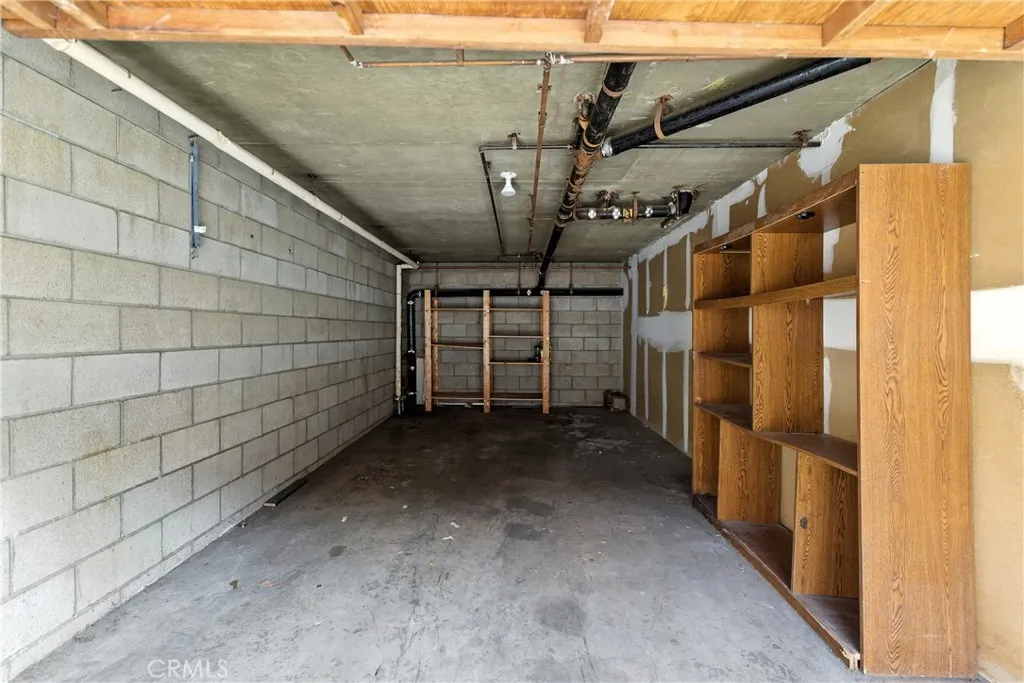 940 E 3rd Street 10, Long Beach, California 90802 home-pic-36