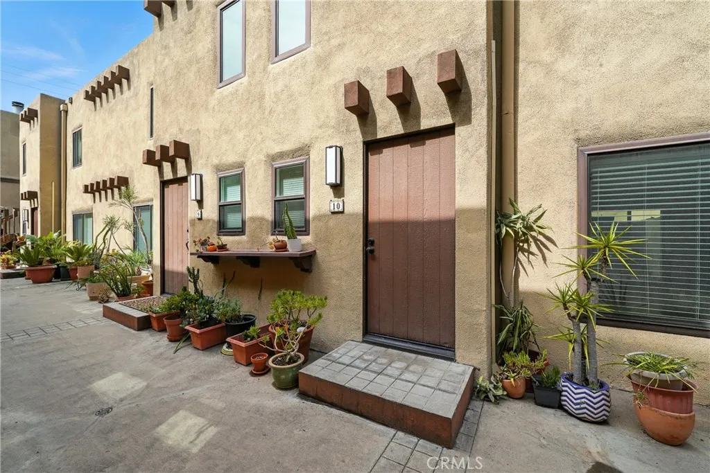 940 E 3rd Street 10, Long Beach, California 90802 home-pic-3