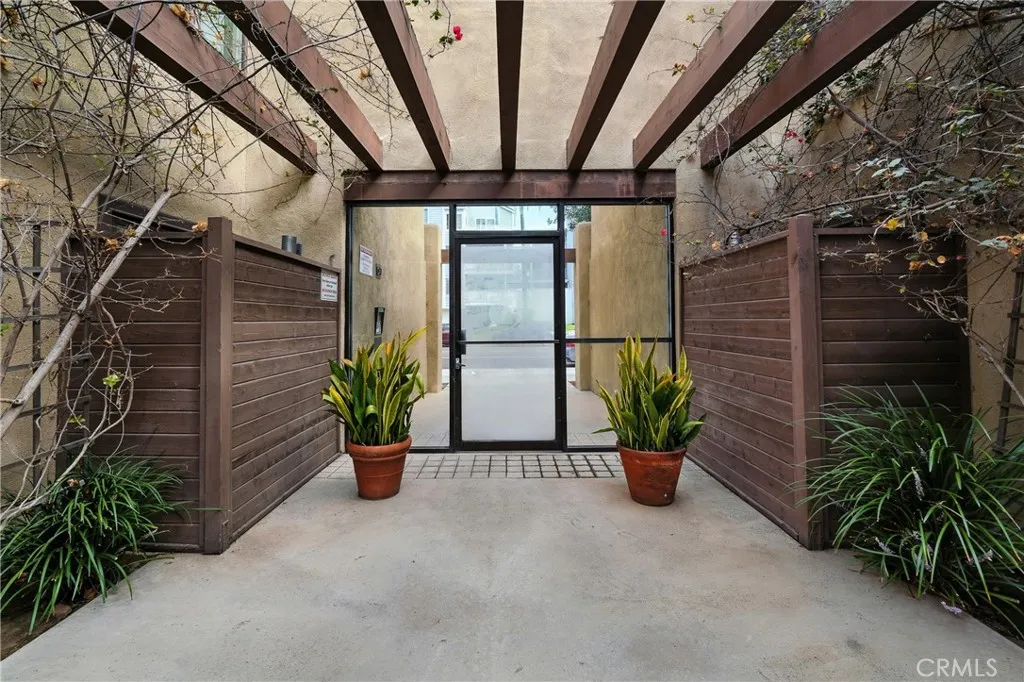 940 E 3rd Street 10, Long Beach, California 90802 home-pic-5