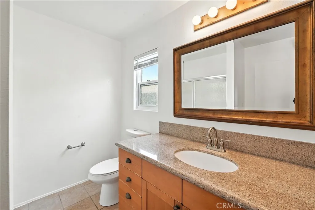 940 E 3rd Street 10, Long Beach, California 90802 home-pic-26
