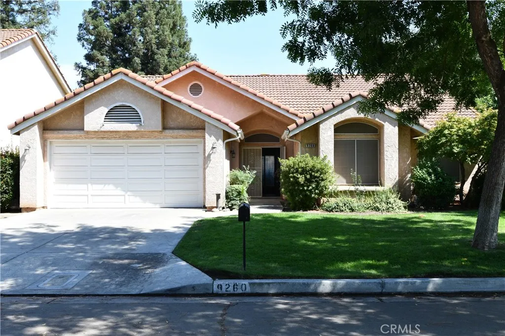 9260 N Green Meadows Lane, Fresno, California 93720 home-pic-0
