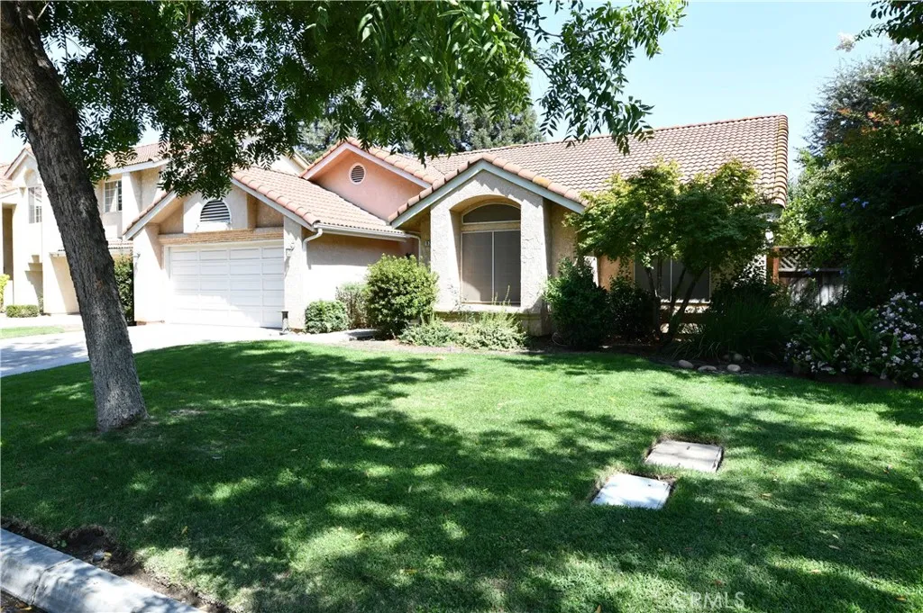 9260 N Green Meadows Lane, Fresno, California 93720 home-pic-1