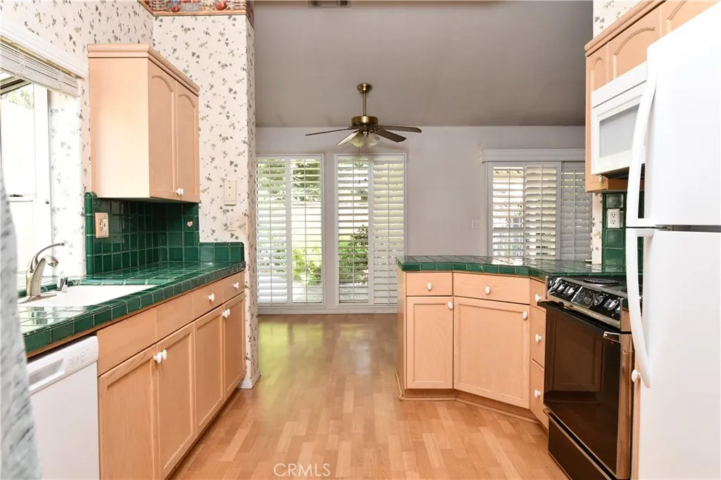 9260 N Green Meadows Lane, Fresno, California 93720 home-pic-2