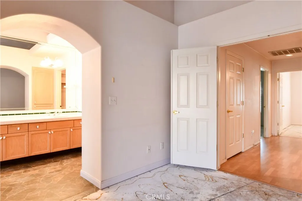 9260 N Green Meadows Lane, Fresno, California 93720 home-pic-7