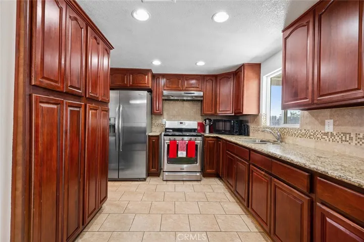 1542 N Idyllwild Avenue, Rialto, California 92376