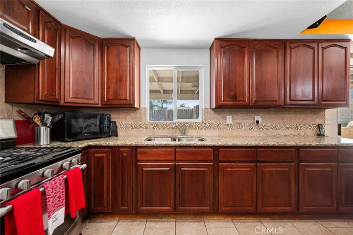 1542 N Idyllwild Avenue, Rialto, California 92376