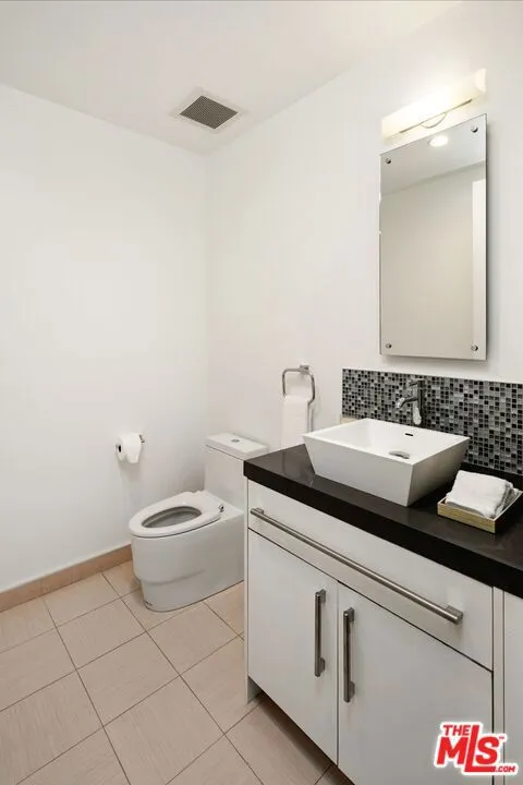 928 N Croft Avenue 301, Los Angeles, California 90069 home-pic-9