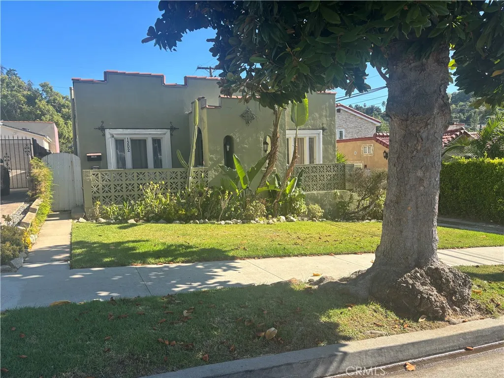 1200 Green Street, Glendale, California 91205, 4 Bedrooms Bedrooms, ,2 BathroomsBathrooms,Residential,For Sale,Green Street,SR25191751