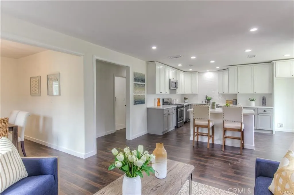 1925 N Screenland Drive, Burbank, California 91505 home-pic-13