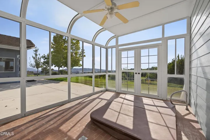 114-print-039_Upmarketmedia_6150Baj-int-