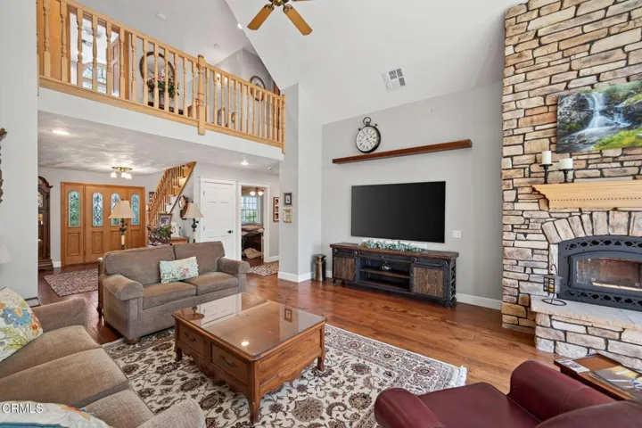 51-web-or-mls-051_Upmarketmedia_6150Baj-