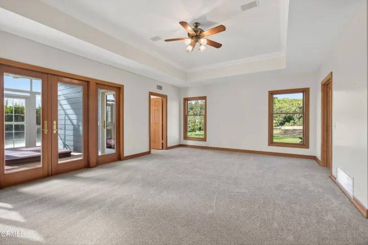 108-print-033_Upmarketmedia_6150Baj-int-