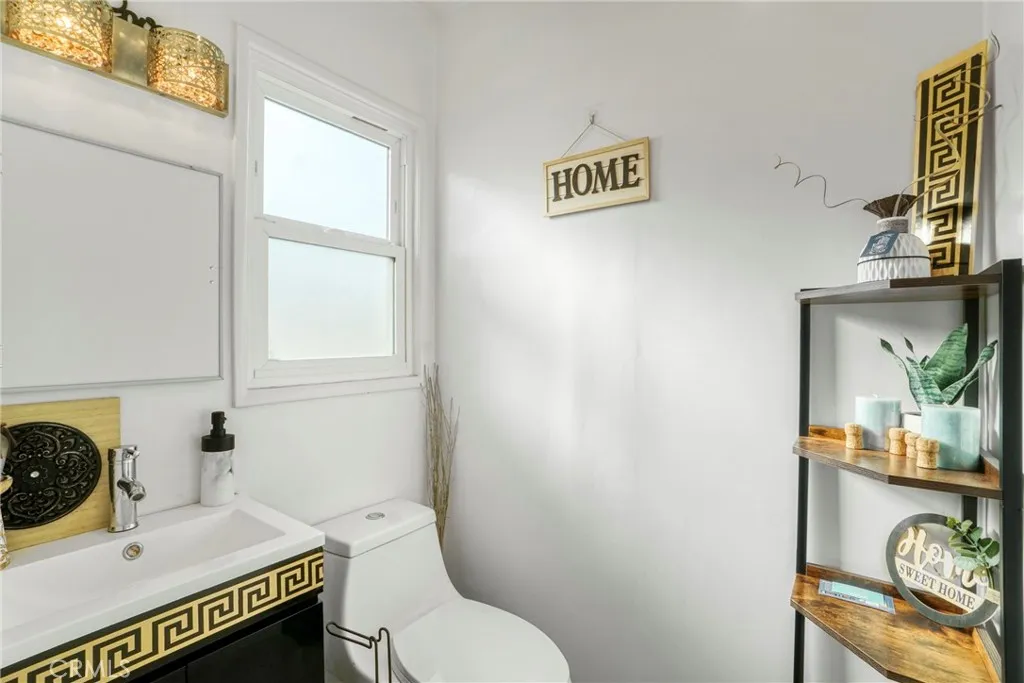 7663 Shadyglade Avenue, North Hollywood, California 91605 home-pic-14