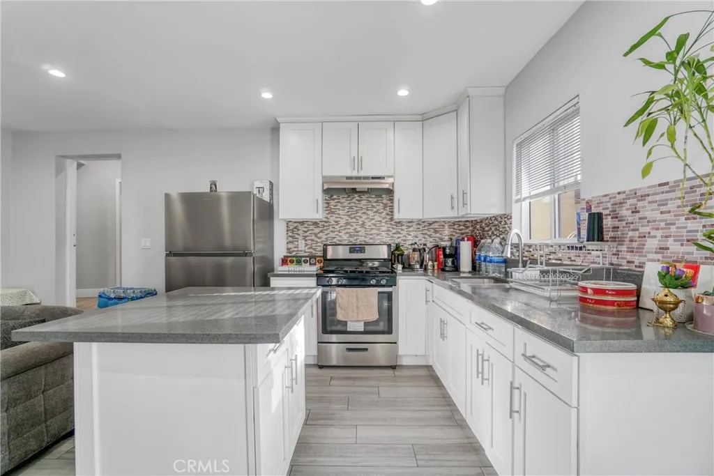 7663 Shadyglade Avenue, North Hollywood, California 91605 home-pic-40