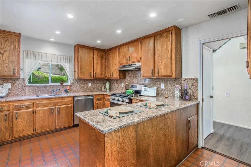 505 E Sunset Drive N, Redlands, California 92373 home-pic-5