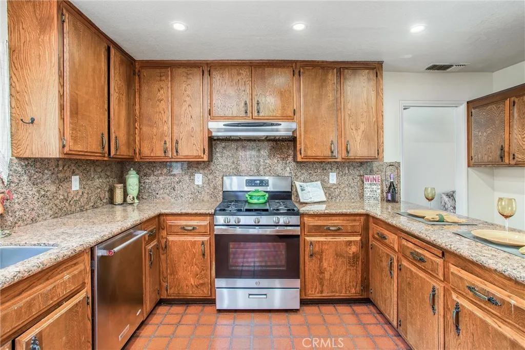 505 E Sunset Drive N, Redlands, California 92373 home-pic-6