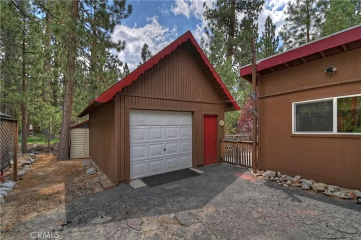 39239 Mohawk Drive, Fawnskin, California 92333