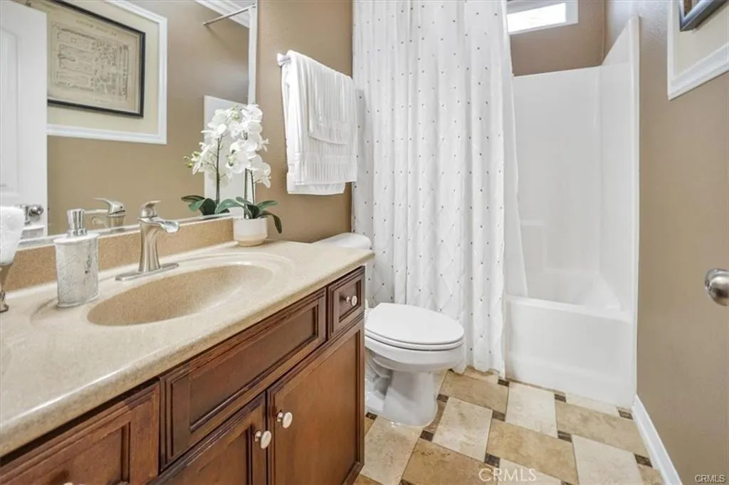 5003 Thornberry Way, Fontana, California 92336 home-pic-18