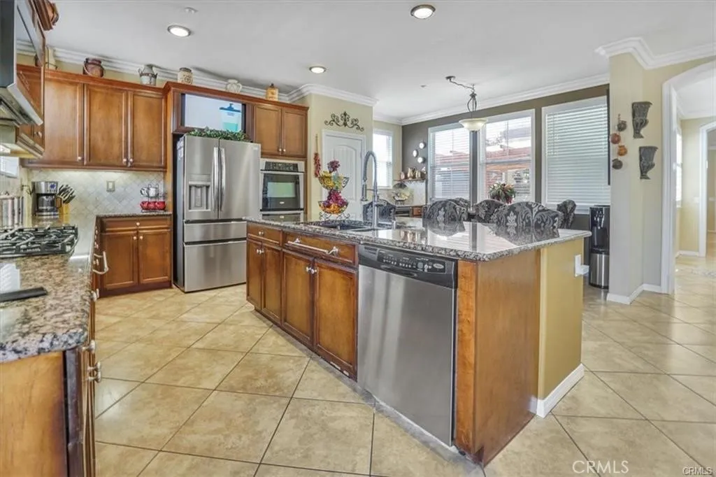 5003 Thornberry Way, Fontana, California 92336 home-pic-27