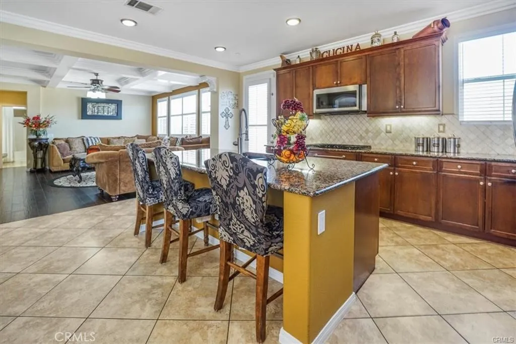 5003 Thornberry Way, Fontana, California 92336 home-pic-22