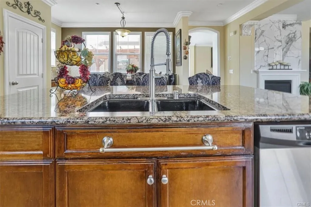 5003 Thornberry Way, Fontana, California 92336 home-pic-28