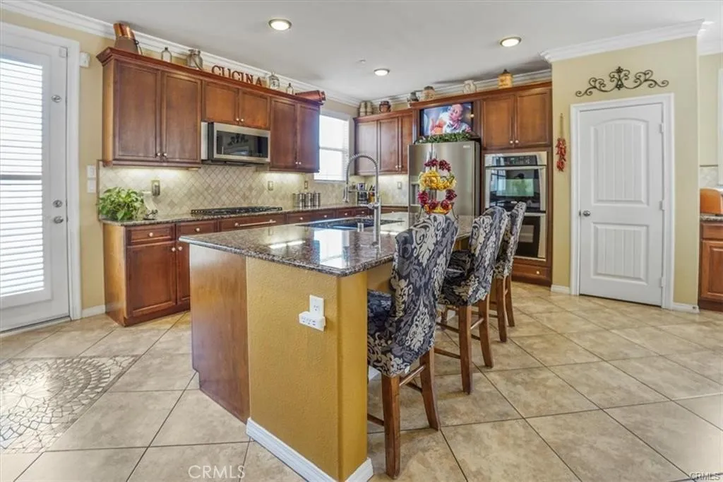 5003 Thornberry Way, Fontana, California 92336 home-pic-20
