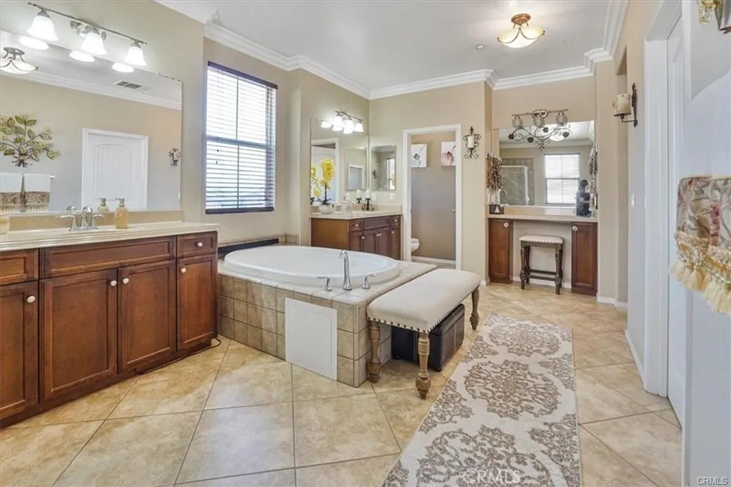 5003 Thornberry Way, Fontana, California 92336 home-pic-48