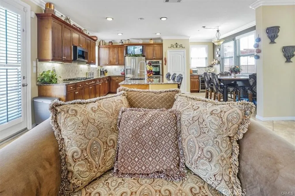 5003 Thornberry Way, Fontana, California 92336 home-pic-19
