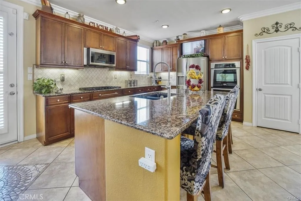 5003 Thornberry Way, Fontana, California 92336 home-pic-25