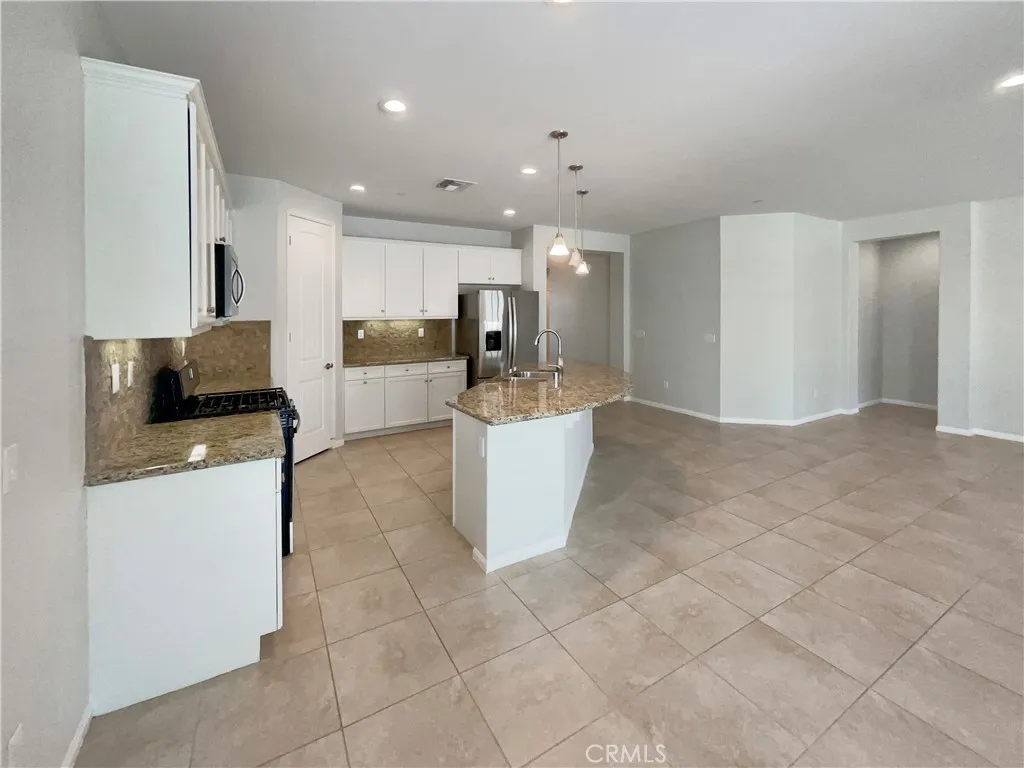 11594 Beryl Street, Apple Valley, California 92308 home-pic-6