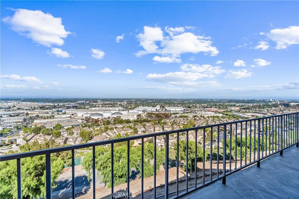 2700 E Panorama Drive 402, Signal Hill, California 90755 home-pic-0