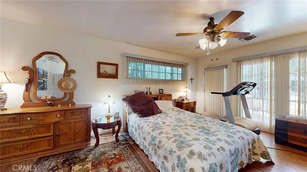 22542 Burbank Boulevard, Woodland Hills, California 91367 home-pic-16