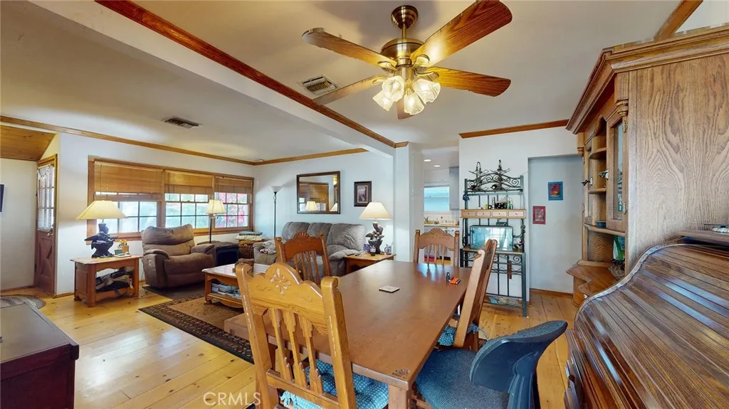 22542 Burbank Boulevard, Woodland Hills, California 91367 home-pic-6