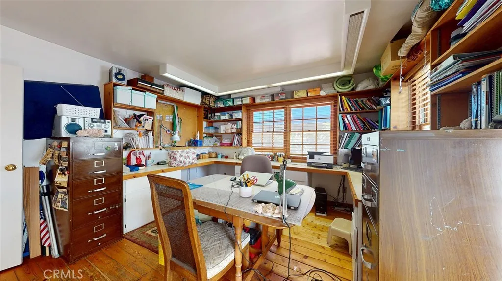 22542 Burbank Boulevard, Woodland Hills, California 91367 home-pic-25