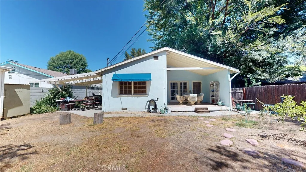 22542 Burbank Boulevard, Woodland Hills, California 91367 home-pic-33