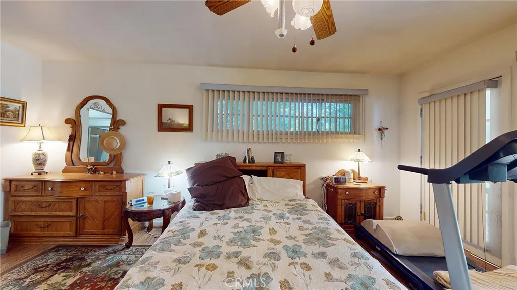 22542 Burbank Boulevard, Woodland Hills, California 91367 home-pic-17