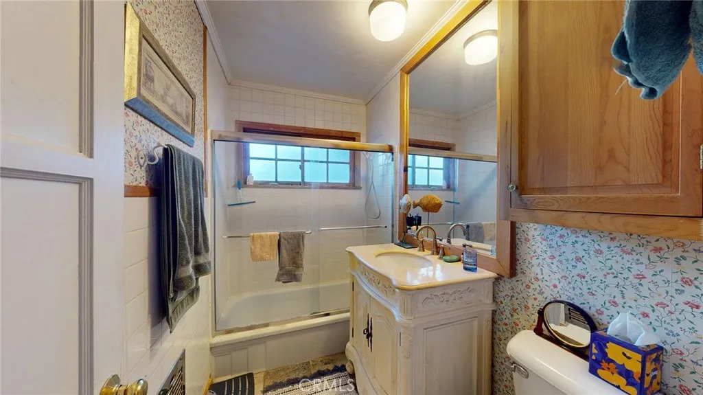 22542 Burbank Boulevard, Woodland Hills, California 91367 home-pic-23