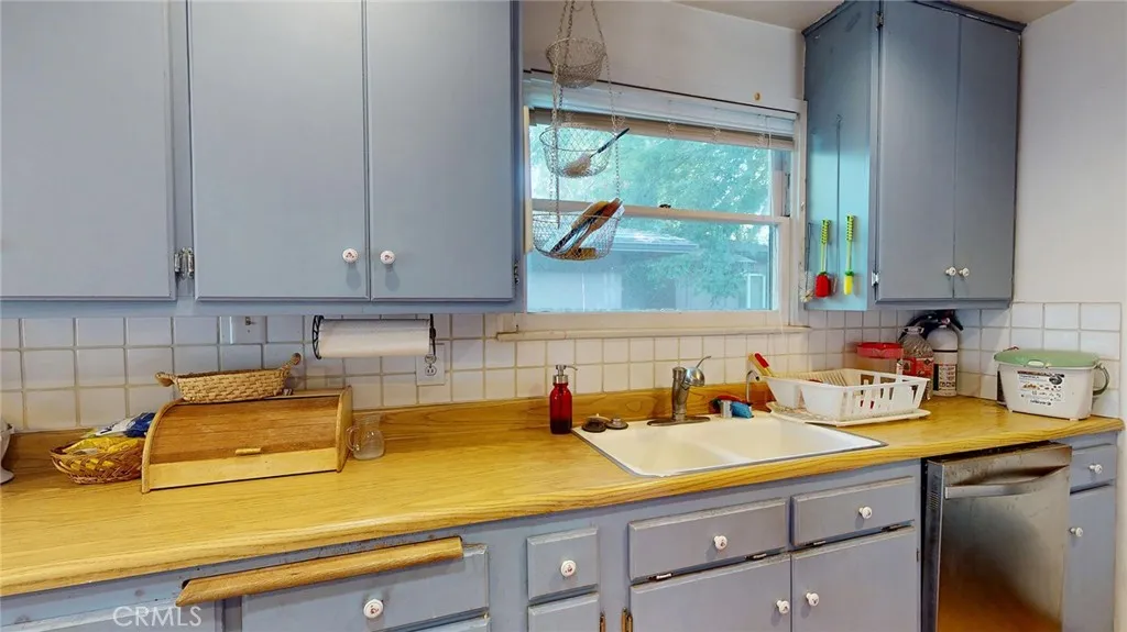 22542 Burbank Boulevard, Woodland Hills, California 91367 home-pic-10
