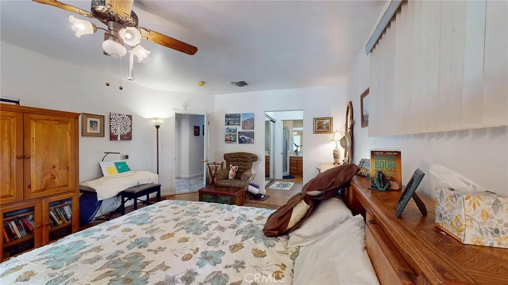 22542 Burbank Boulevard, Woodland Hills, California 91367 home-pic-19