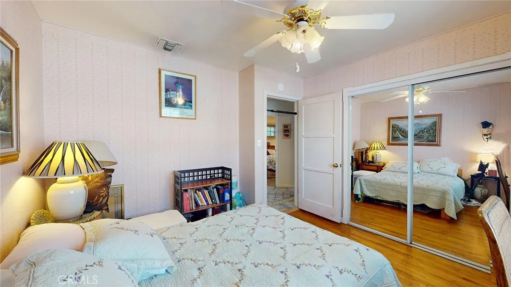 22542 Burbank Boulevard, Woodland Hills, California 91367 home-pic-15