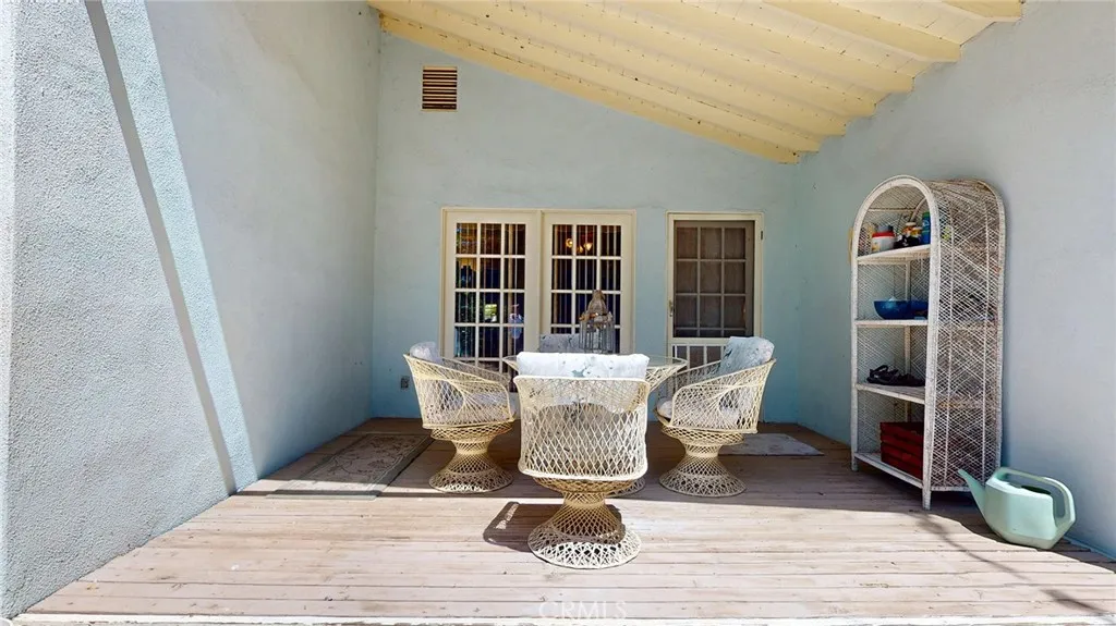 22542 Burbank Boulevard, Woodland Hills, California 91367 home-pic-31