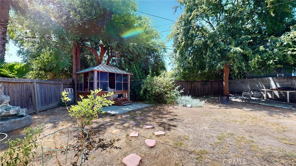 22542 Burbank Boulevard, Woodland Hills, California 91367 home-pic-32