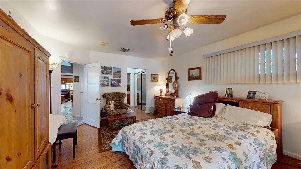22542 Burbank Boulevard, Woodland Hills, California 91367 home-pic-18