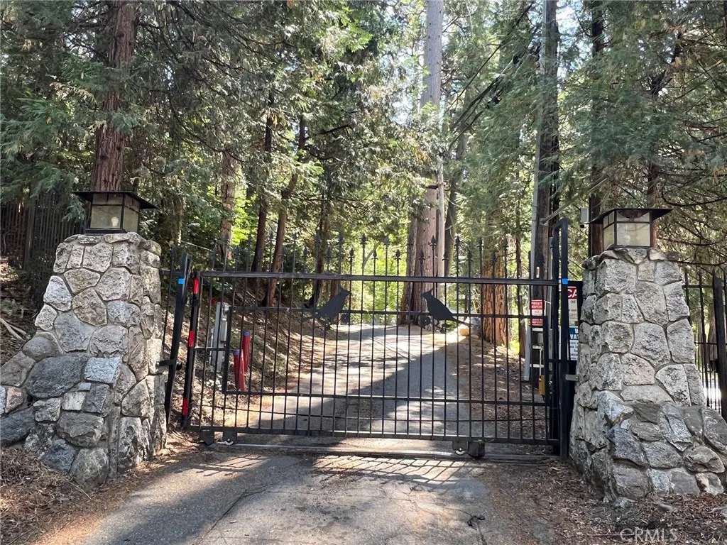 465 Blue Jay Canyon Road, Blue Jay, California 92317 home-pic-19