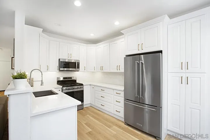 5554 Renaissance Ave. 3, San Diego, California 92122