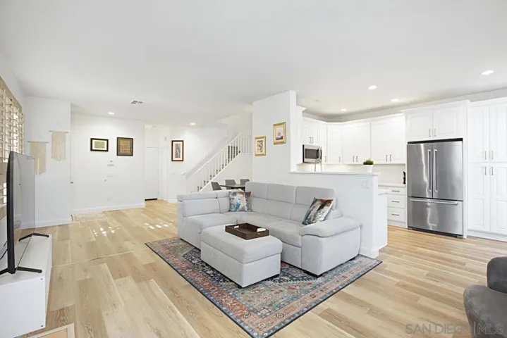 5554 Renaissance Ave. 3, San Diego, California 92122